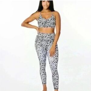 Zyia Active Black White Snow Leopard Print Brilliant
Pocket Workout Leggings